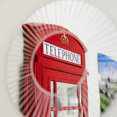 Апартаменты Str8bs8 Banksy 2-bedroom Apartment, Clifton, Parking & Garden *