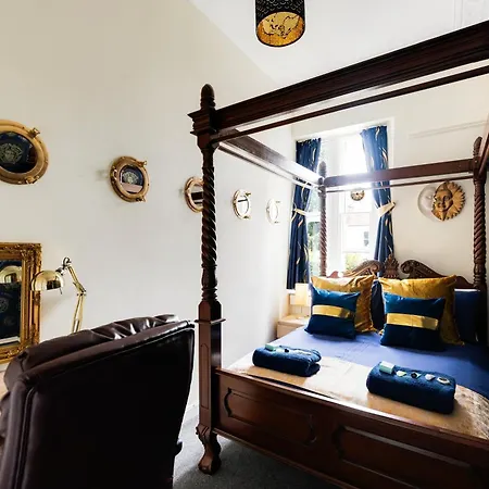 Str8bs8 Banksy 2-bedroom Apartment, Clifton, Parking & Garden Апартаменты
