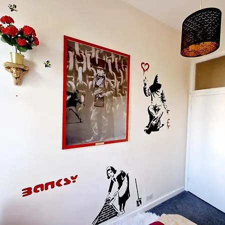 Str8bs8 Banksy 2-bedroom Apartment, Clifton, Parking & Garden Апартаменты *