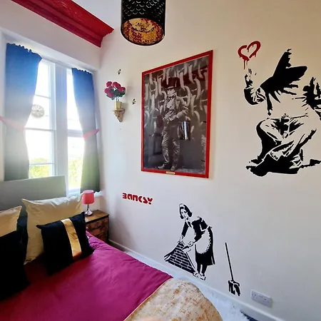 Str8bs8 Banksy 2-bedroom Apartment, Clifton, Parking & Garden * Бристоль