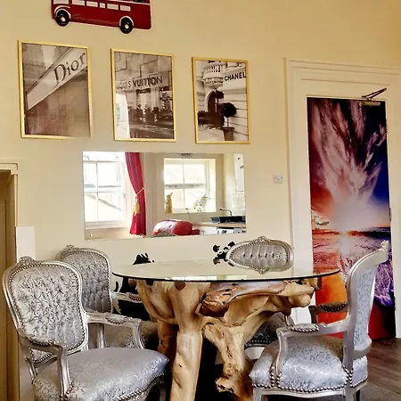 Str8bs8 Banksy 2-bedroom Apartment, Clifton, Parking & Garden Апартаменты