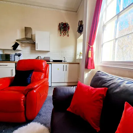 Stylish Clifton Flat, Permit Parking X1, Garden & Picnic Area Daire