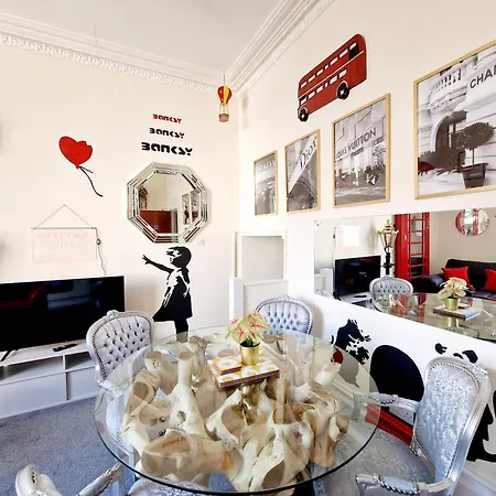Str8bs8 Banksy 2-bedroom Apartment, Clifton, Parking & Garden Апартаменты *