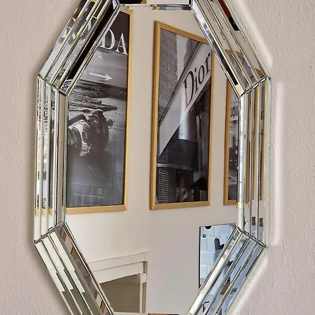Апартаменты Str8bs8 Banksy 2-bedroom Apartment, Clifton, Parking & Garden *