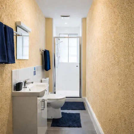 Str8bs8 Banksy 2-bedroom Apartment, Clifton, Parking & Garden Апартаменты *