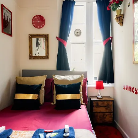 Str8bs8 Banksy 2-bedroom Apartment, Clifton, Parking & Garden *
