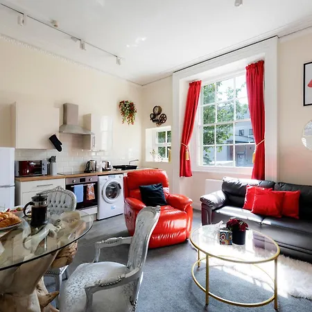 Str8bs8 Banksy 2-bedroom Apartment, Clifton, Parking & Garden * Бристоль