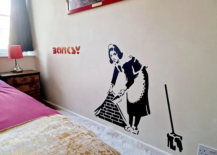 Stylish Clifton Flat, Permit Parking X1, Garden & Picnic Area *