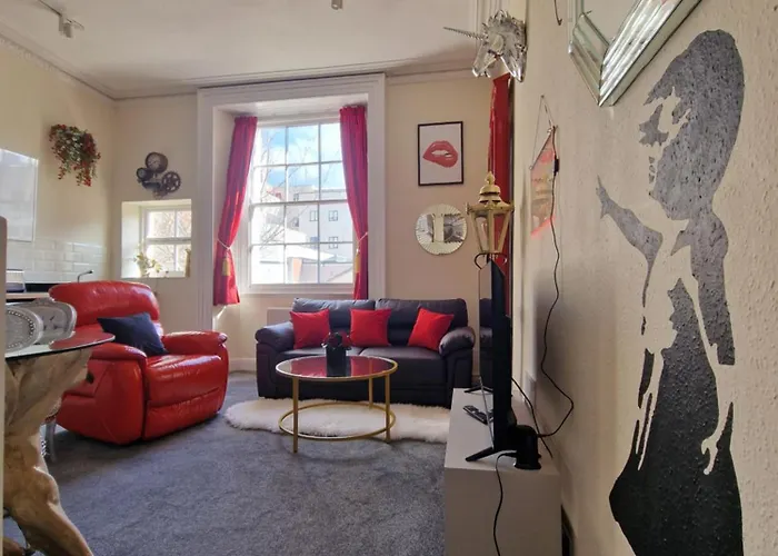 Stylish Clifton Flat, Permit Parking X1, Garden & Picnic Area *