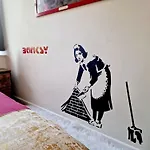 Str8bs8 Banksy 2-bedroom Apartment, Clifton, Parking & Garden *