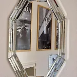 Apartment Str8bs8 Banksy 2-bedroom Apartment, Clifton, Parking & Garden *