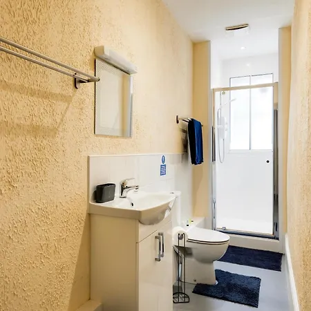 Stylish Clifton Flat, Permit Parking X1, Garden & Picnic Area *