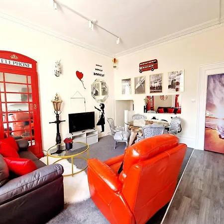 Stylish Clifton Flat, Permit Parking X1, Garden & Picnic Area Apartman