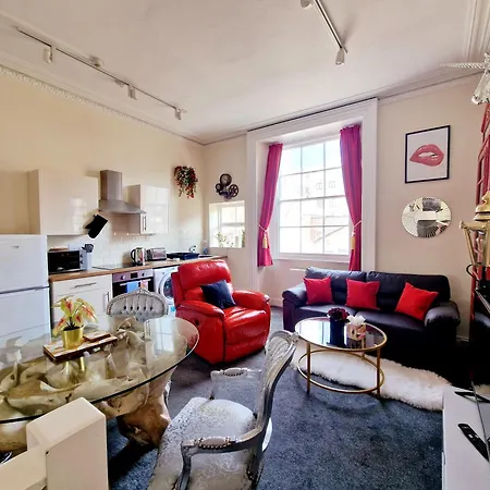 Stylish Clifton Flat, Permit Parking X1, Garden & Picnic Area בריסטול