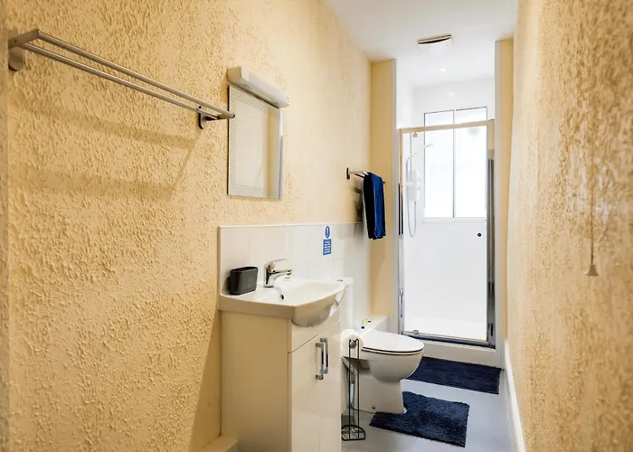 Stylish Clifton Flat, Permit Parking X1, Garden & Picnic Area *